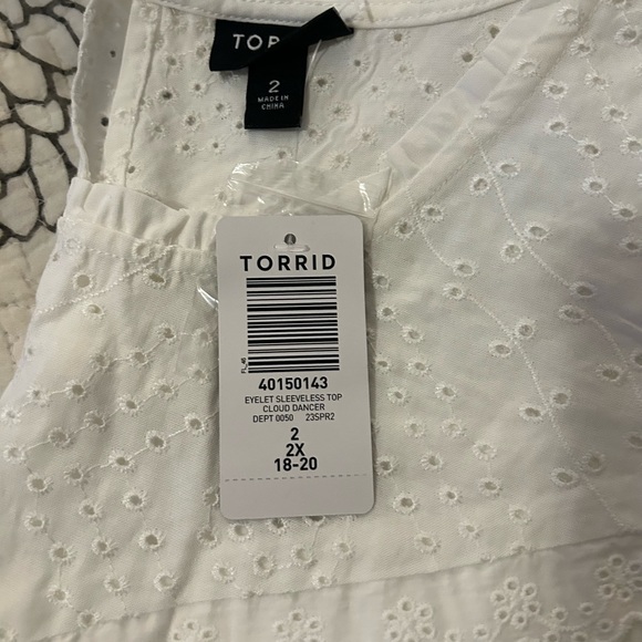 NWT Torrid Eyelet Sleeveless Top - Picture 5 of 5